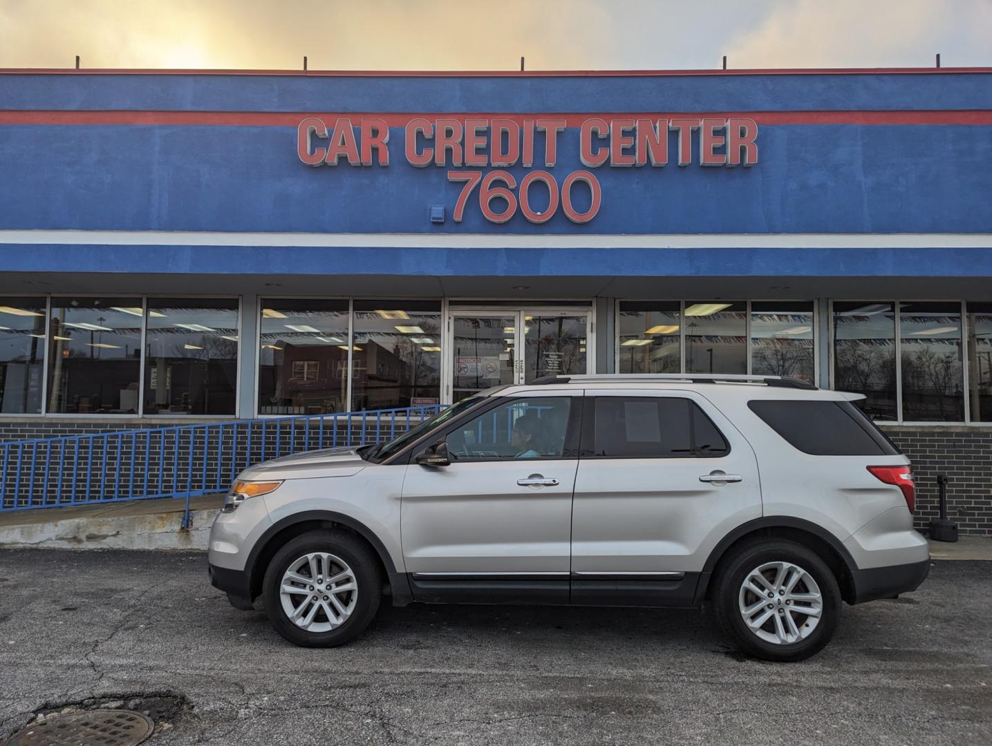 2012 SILVER Ford Explorer XLT FWD (1FMHK7D82CG) with an 3.5L V6 DOHC 24V engine, 6-Speed Automatic transmission, located at 7600 S Western Ave., Chicago, IL, 60620, (773) 918-3980, 0.000000, 0.000000 - Photo#0